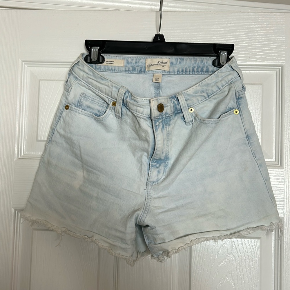Lightwash boyfriend denim shorts